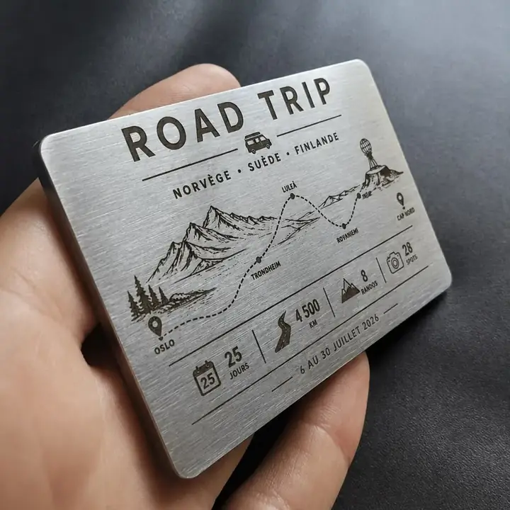 Plaque Road Trip tenue en main